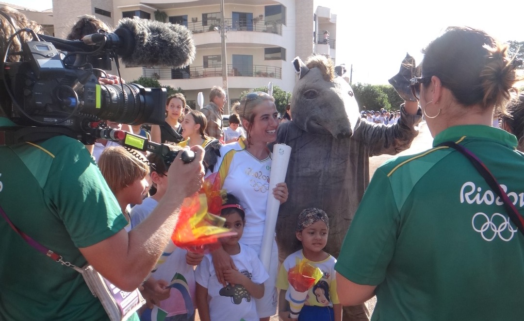 'Antonio' the tapir & Pati Medici with the Olympic torch